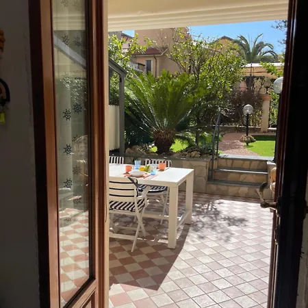 Ica House, Giardino E Posto Auto Privato 보르디게라